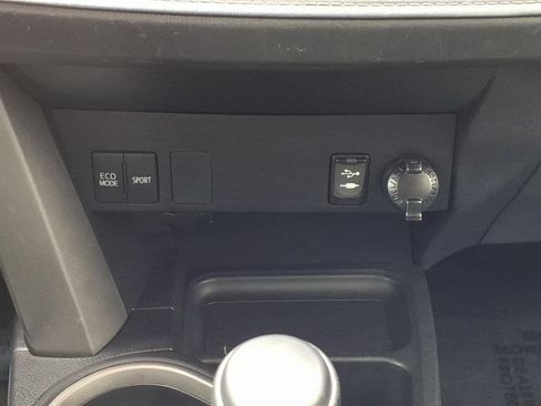 Used 2017 Toyota RAV4 LE w/ All Weather Liner Package AWD/4WD image 18