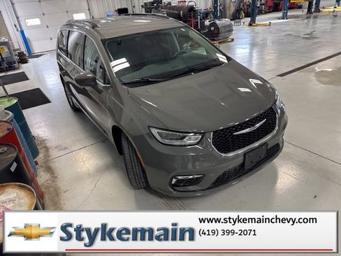 Used 2022 Chrysler Pacifica Touring-L image 27