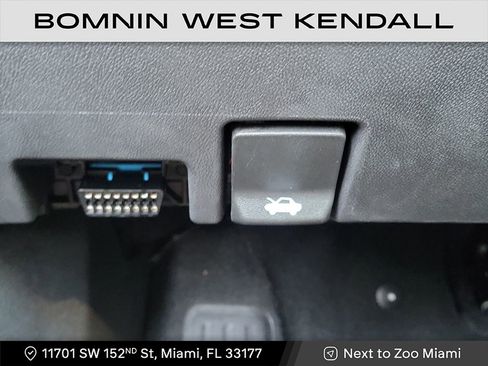 Used 2023 GMC Terrain SLE w/ Driver Convenience Package image 24