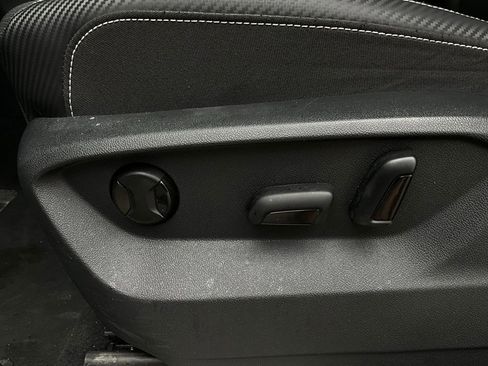 Used 2025 Volkswagen Atlas Cross Sport SE image 11