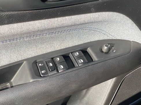 Used 2025 Jeep Compass Sport image 19