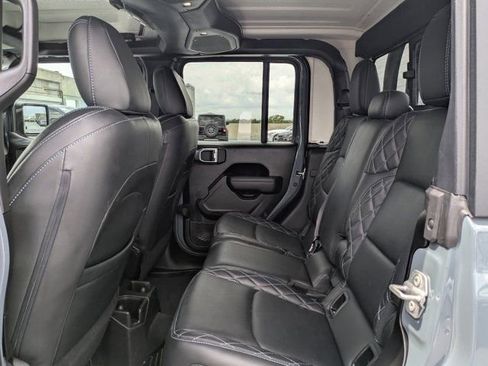 Used 2024 Jeep Gladiator Sport AWD/4WD image 13