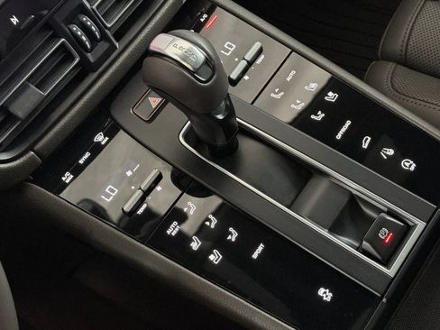 Used 2022 Porsche Macan AWD/4WD image 22