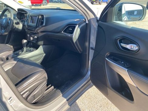 Used 2020 Jeep Cherokee Latitude Plus image 23