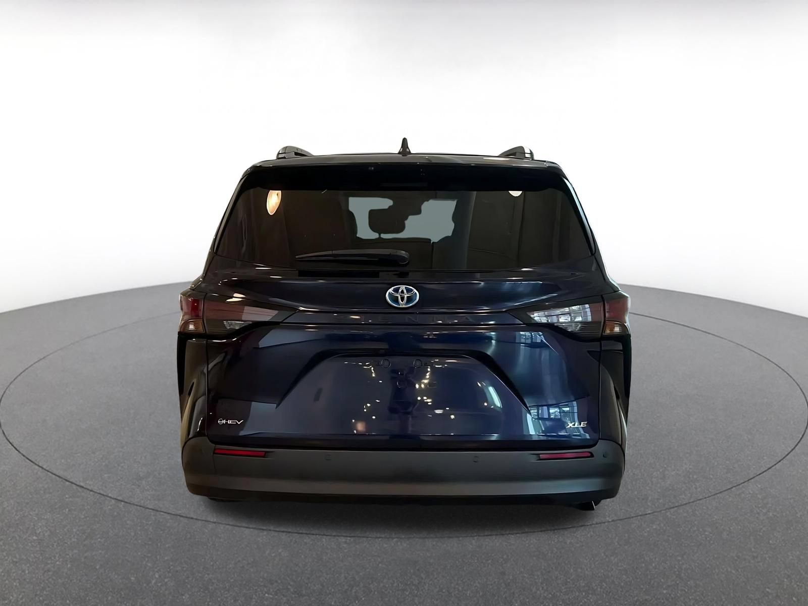 Used 2025 Toyota Sienna XLE FWD image 12