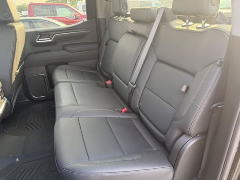 Used 2024 GMC Sierra 1500 SLT RWD image 10