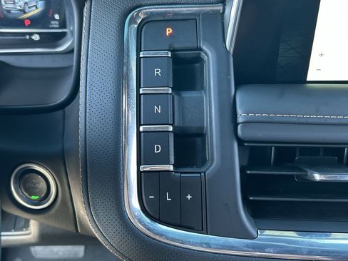Used 2024 GMC Yukon AT4 w/ Technology Package AWD/4WD image 16