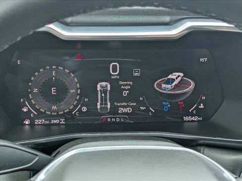Used 2024 GMC Canyon Elevation w/ Convenience Package AWD/4WD image 9