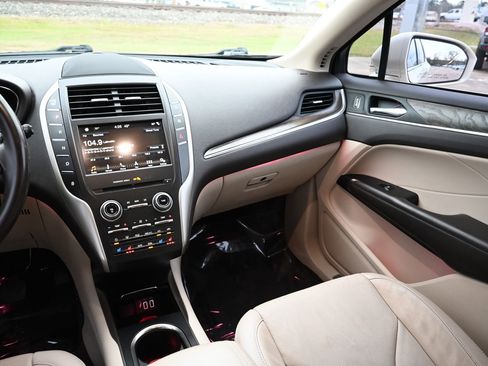 Used 2018 Lincoln MKC Reserve image 17