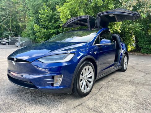 Used 2018 Tesla Model X 75D image 10