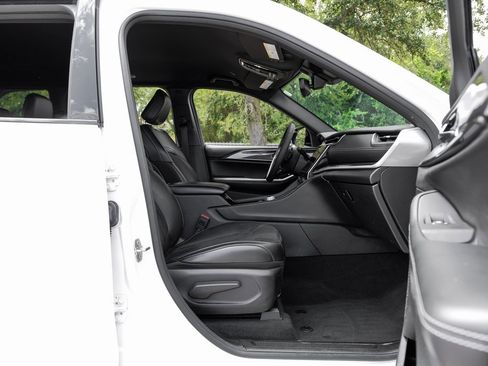 Used 2023 Jeep Grand Cherokee Altitude image 45