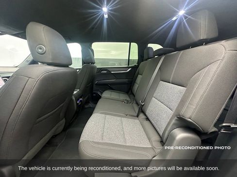 Used 2025 GMC Acadia Elevation image 12