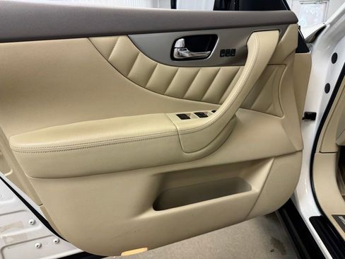 Used 2014 INFINITI QX70 2WD w/ Premium Package image 8