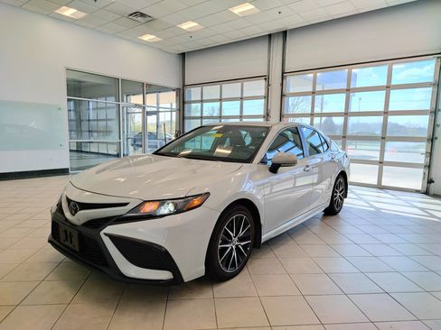 Used 2024 Toyota Camry SE image 7