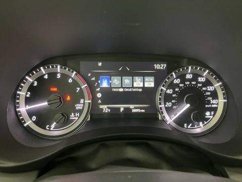 Used 2024 Toyota Highlander LE FWD image 8