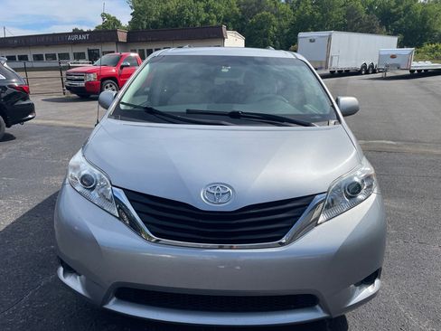 Used 2013 Toyota Sienna LE FWD image 9