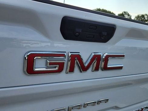 Used 2025 GMC Sierra 2500 AT4X AWD/4WD image 30