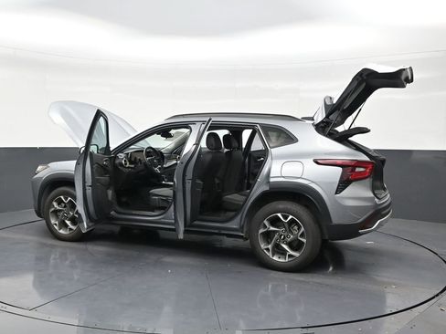 Used 2024 Chevrolet Trax LT w/ Driver Confidence Package image 31