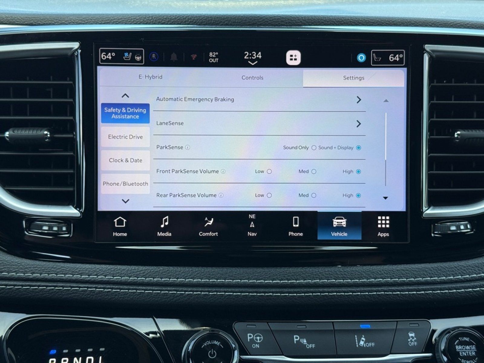 Used 2021 Chrysler Pacifica Limited w/ Uconnect Theater Family Group FWD image 16