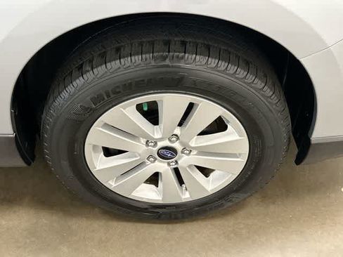 Used 2017 Subaru Outback 2.5i Premium AWD/4WD image 5