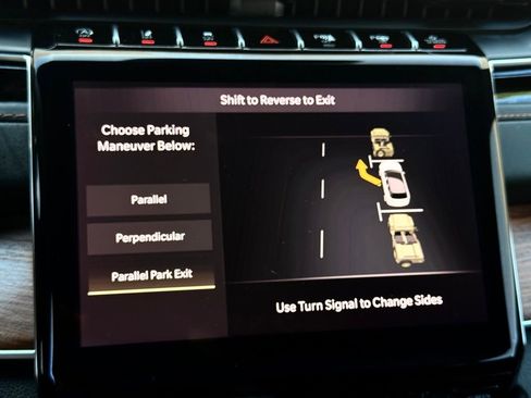 Used 2023 Jeep Grand Cherokee Summit w/ Luxury Tech Group V image 17