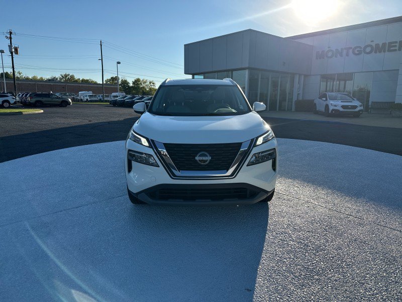 Used 2023 Nissan Rogue SV w/ SV Premium B Package FWD image 2