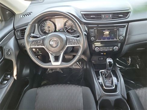 Used 2018 Nissan Rogue SV image 27