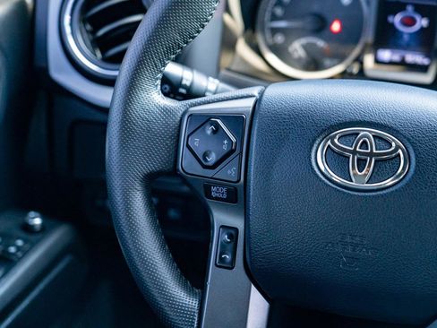 Used 2018 Toyota Tacoma TRD Off-Road AWD/4WD image 22