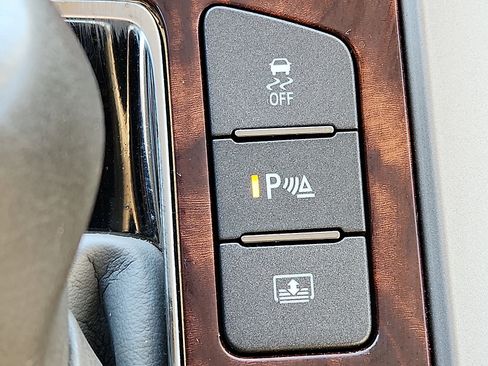 Used 2013 Buick LaCrosse Touring image 25