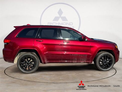 Used 2022 Jeep Grand Cherokee Laredo X image 2