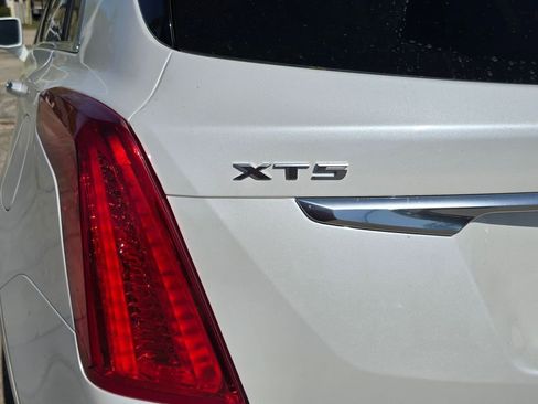 Used 2017 Cadillac XT5 Platinum w/ Driver Assist Package image 18