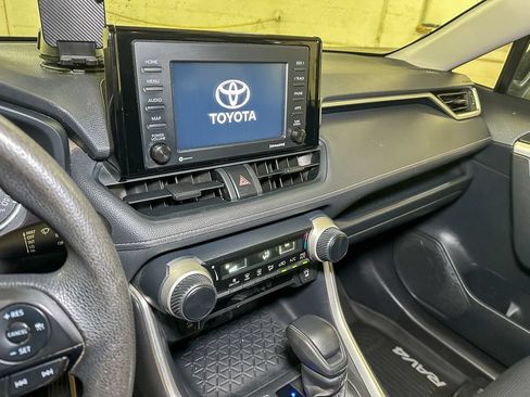 Used 2020 Toyota RAV4 LE w/ All Weather Liner Package AWD/4WD image 29