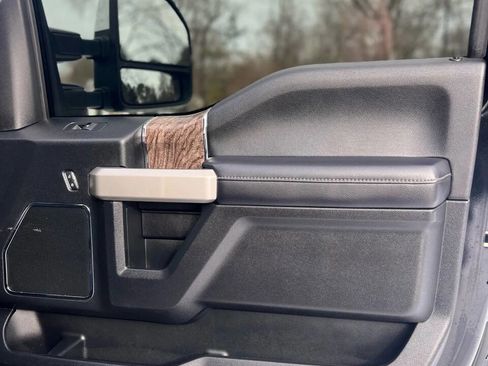 Used 2019 Ford F250 Lariat w/ Chrome Package image 20