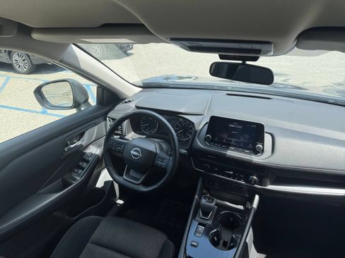 Used 2025 Nissan Rogue SV FWD image 36