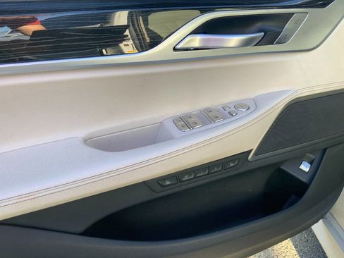 Used 2022 BMW 740i w/ M Sport Package RWD image 30