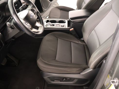 Used 2023 Ford Explorer XLT AWD/4WD image 11