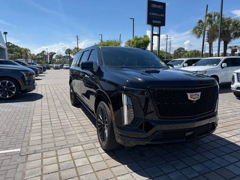 Used 2025 Cadillac Escalade ESV Sport Platinum AWD/4WD image 4