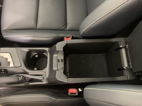 Used 2017 Toyota RAV4 Limited AWD/4WD image 28