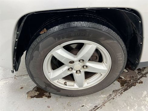 Used 2010 Jeep Liberty Limited image 25