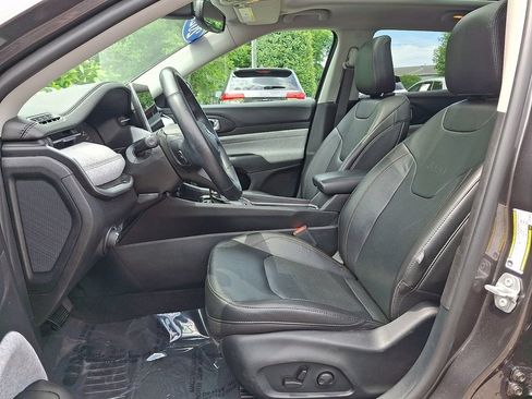 Used 2022 Jeep Compass Latitude w/ Sun and Sound Group AWD/4WD image 14