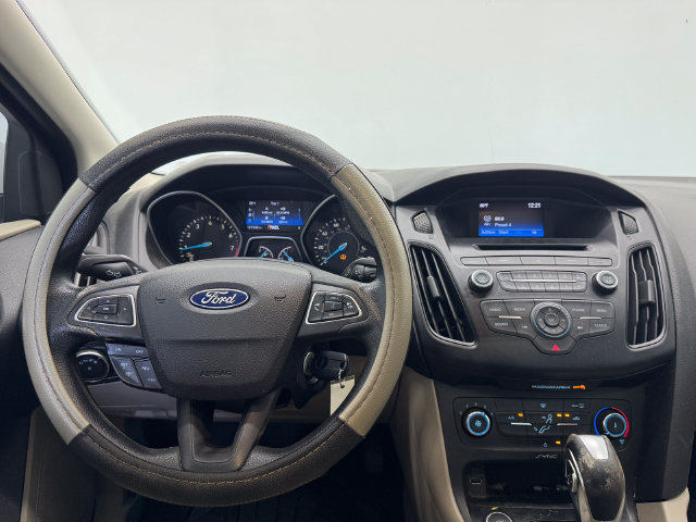 Used 2015 Ford Focus SE FWD image 3