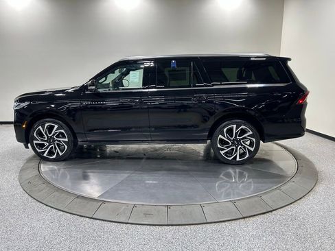 New 2026 Lincoln Navigator L Black Label AWD/4WD image 9