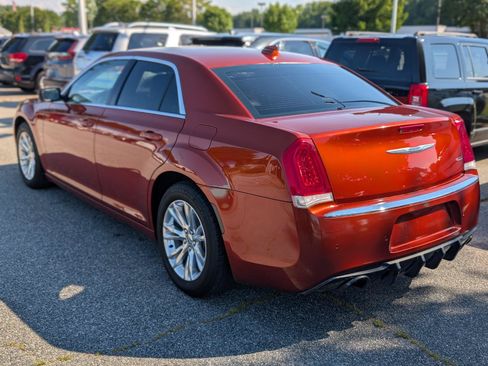 Used 2021 Chrysler 300 Touring L RWD image 3