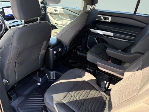 Used 2021 Ford Explorer XLT AWD/4WD image 8