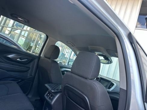 Used 2024 GMC Terrain SLE w/ Driver Convenience Package FWD image 16