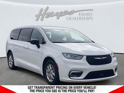 Certified 2025 Chrysler Pacifica Select