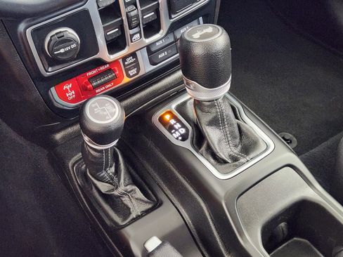 Used 2024 Jeep Wrangler Unlimited Rubicon 4xe AWD/4WD image 21