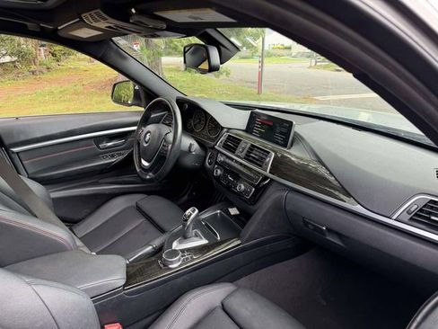 Used 2018 BMW 330i xDrive Sedan AWD/4WD image 11