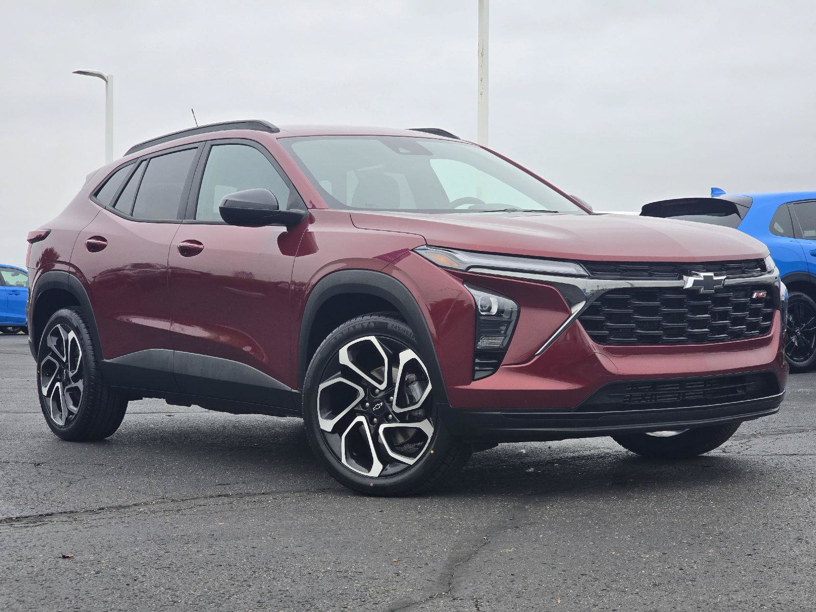 Used 2025 Chevrolet Trax RS FWD image 1