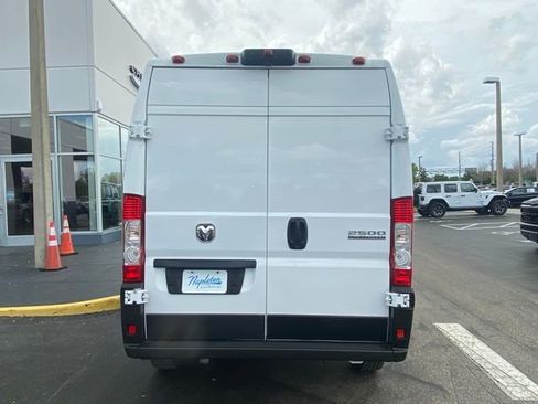Used 2024 RAM ProMaster 2500 w/ Convenience Group image 8